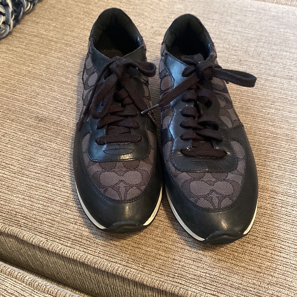 Coach Shoe , Size 9.5, Fairly New!! - Picture 2 of 4